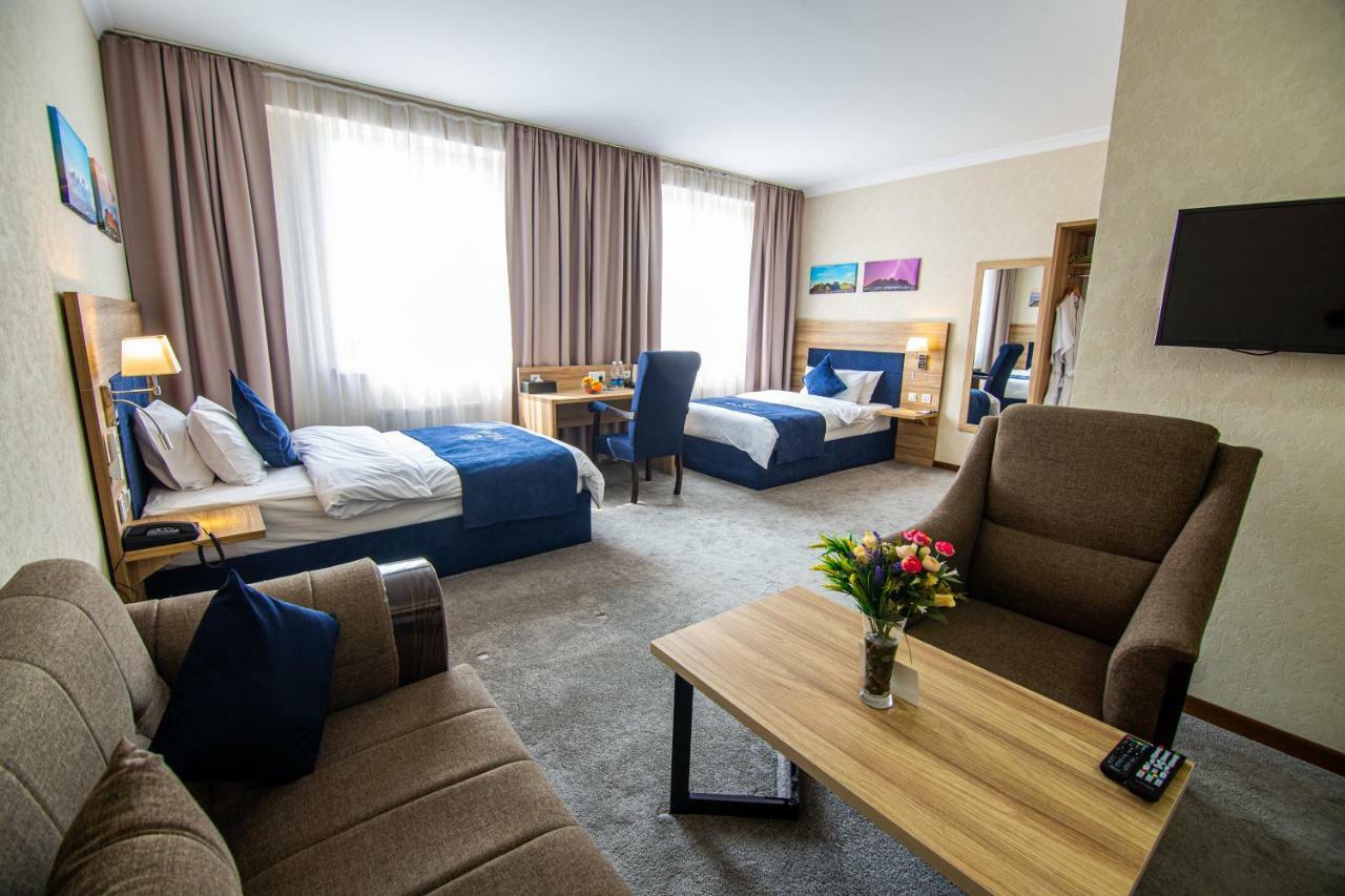 Rayan Hotel Ош Екстериор снимка
